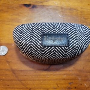 Thirty One glasses case